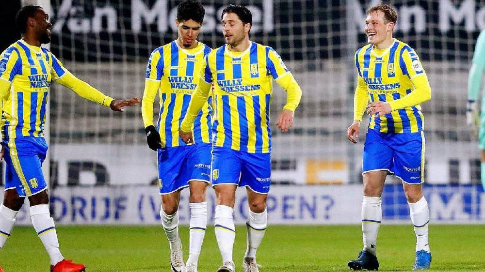 场均入场人 场均入场人