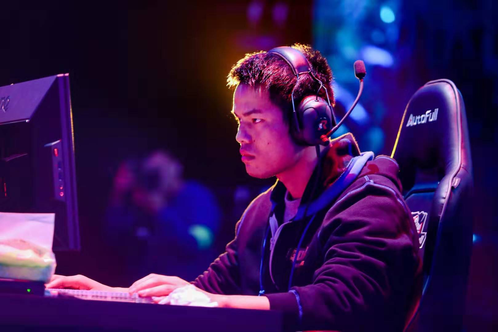 奉献精神还 奉献精神还