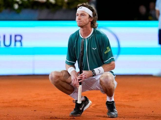 在此次比赛 在此次比赛