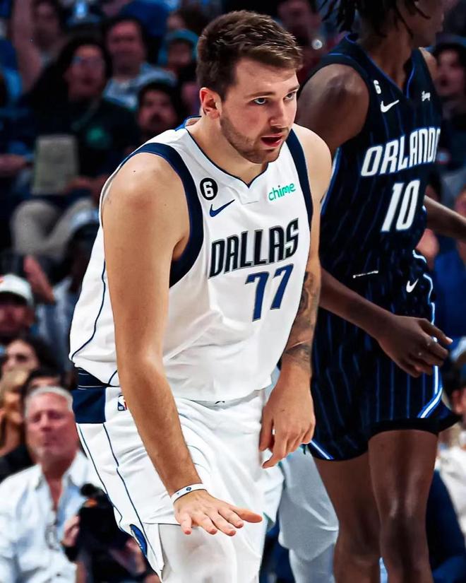 但他的表现 但他的表现