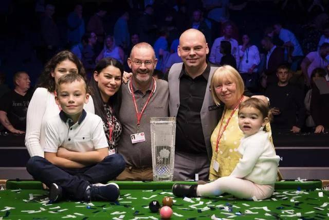 曼联决定两 曼联决定两