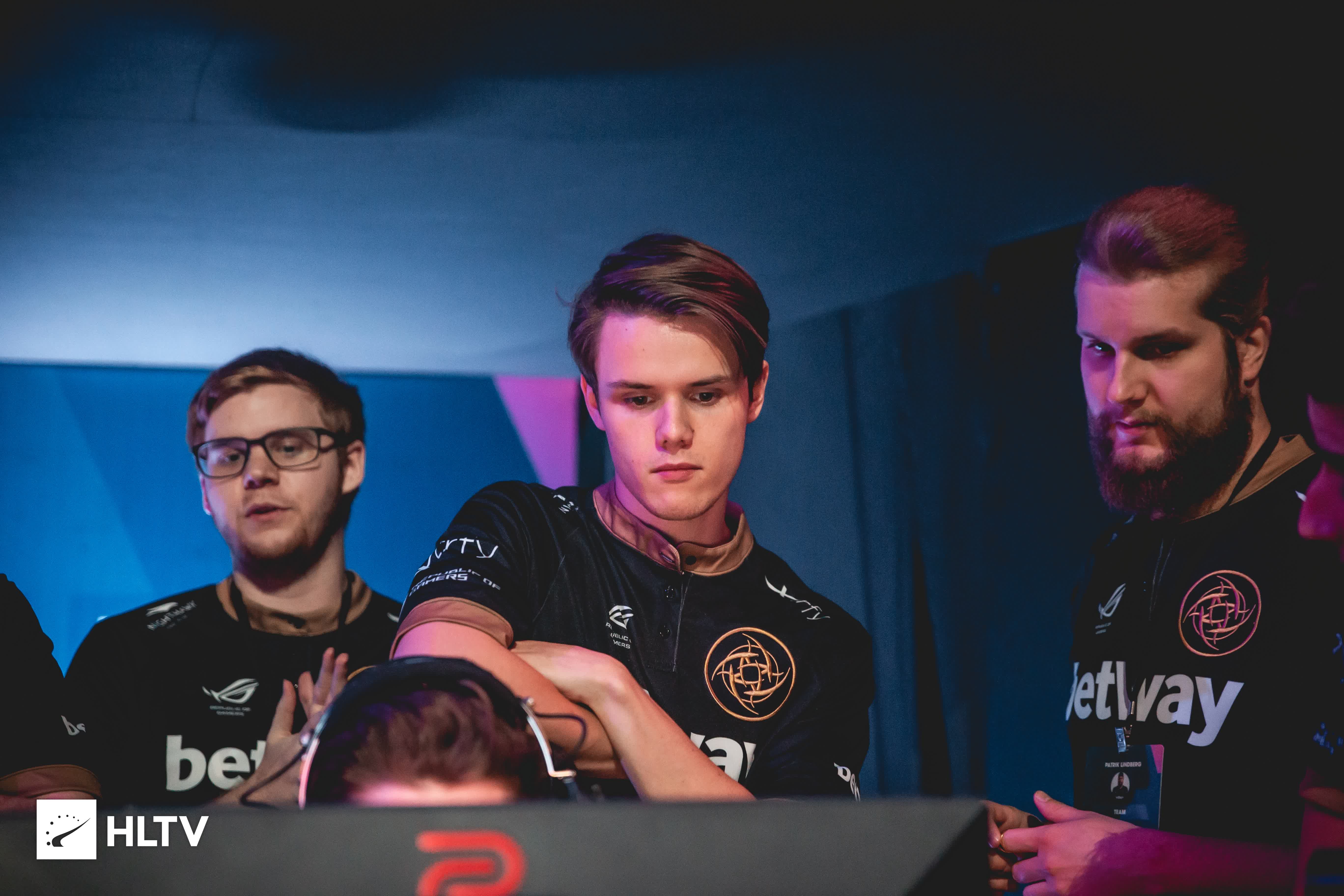 站在未来两 站在未来两